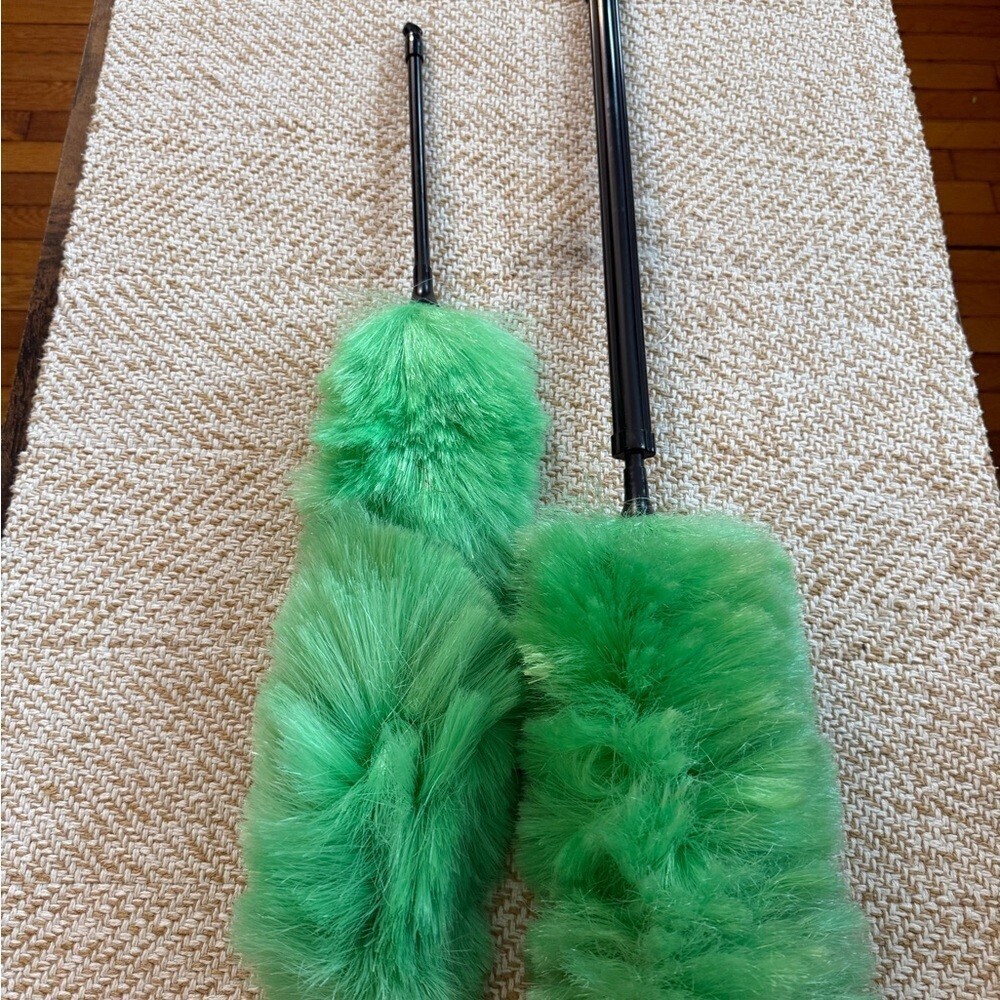 Green Extendable Dusters - Picture 1 of 7